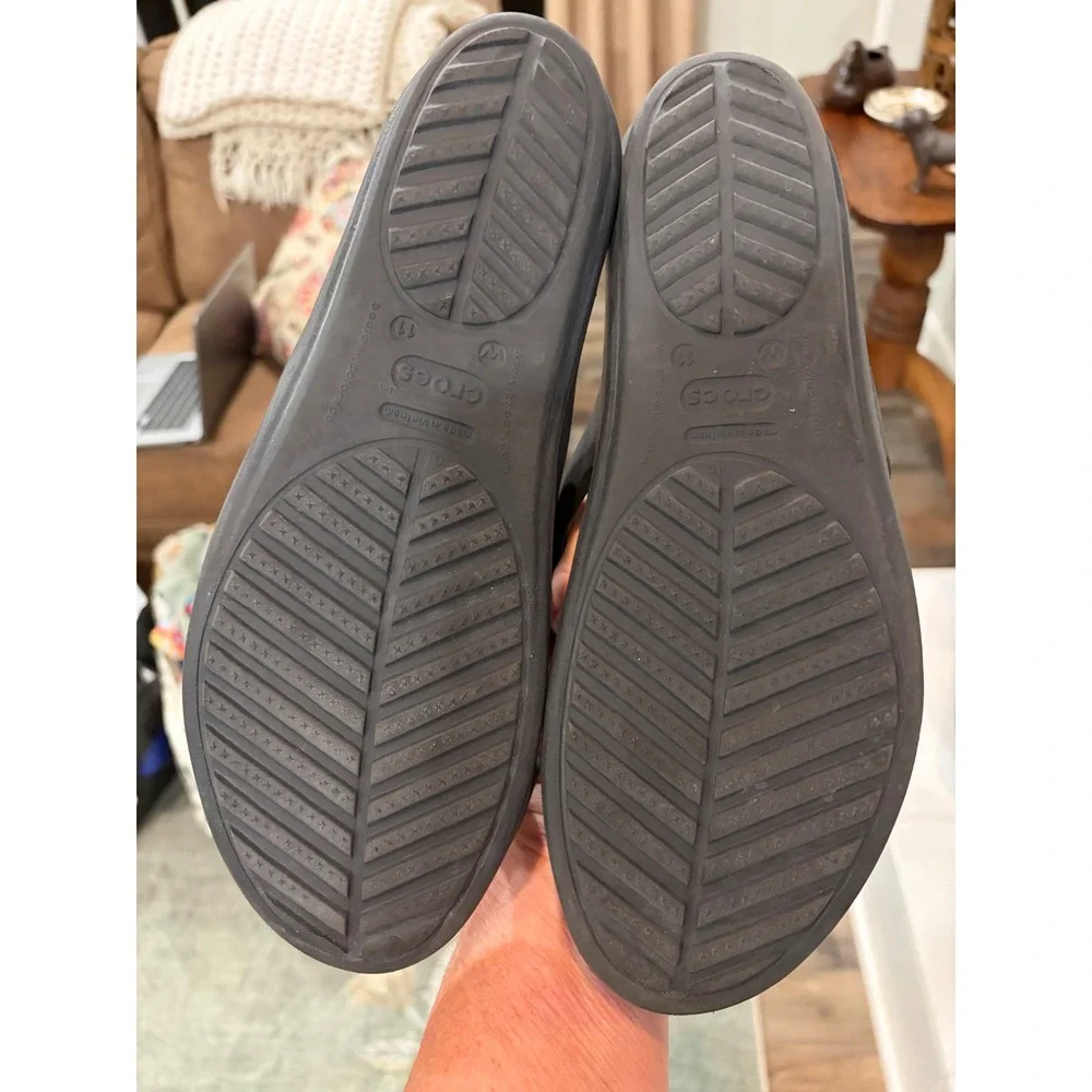 Crocs Sanrah Hammered Circle Wedge Sandals Black Silver Women 11 Beach slide
